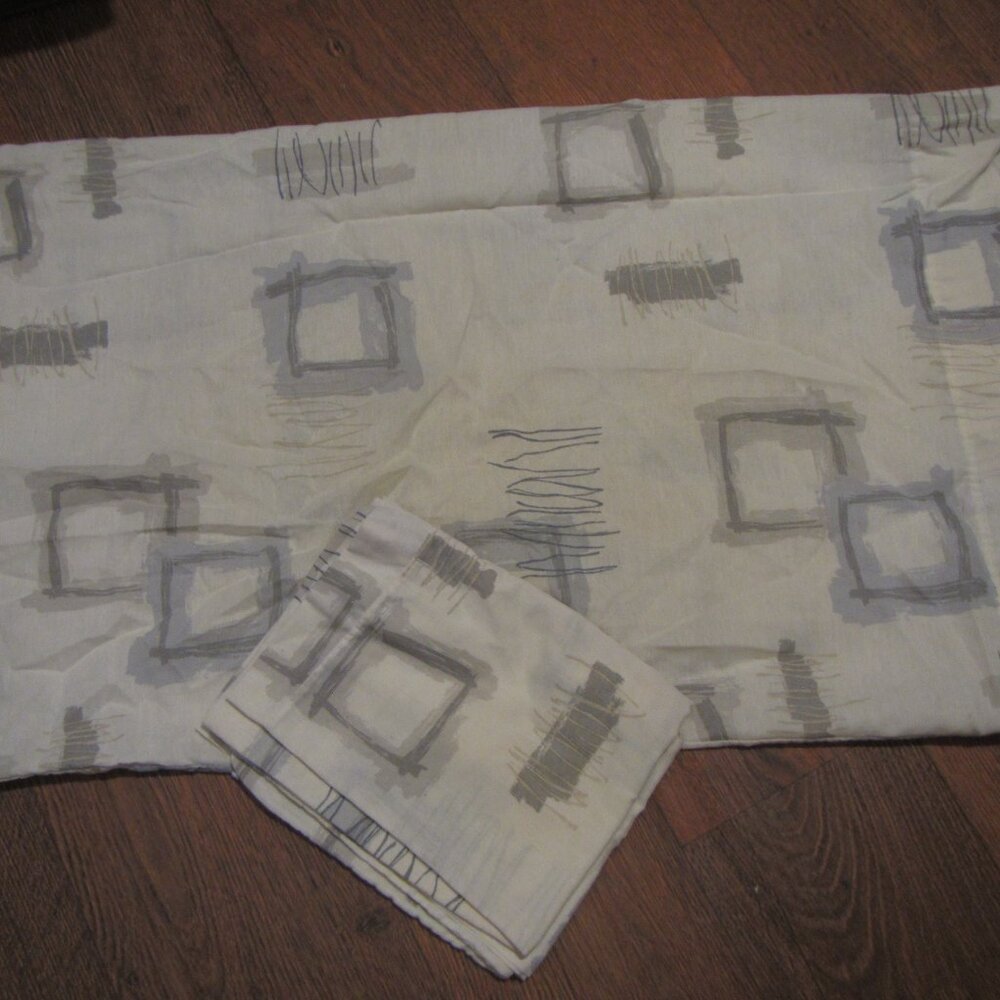 Vintage Westpoint Set of 2 Standard Cream Gray Abstract Squares Pillowcases